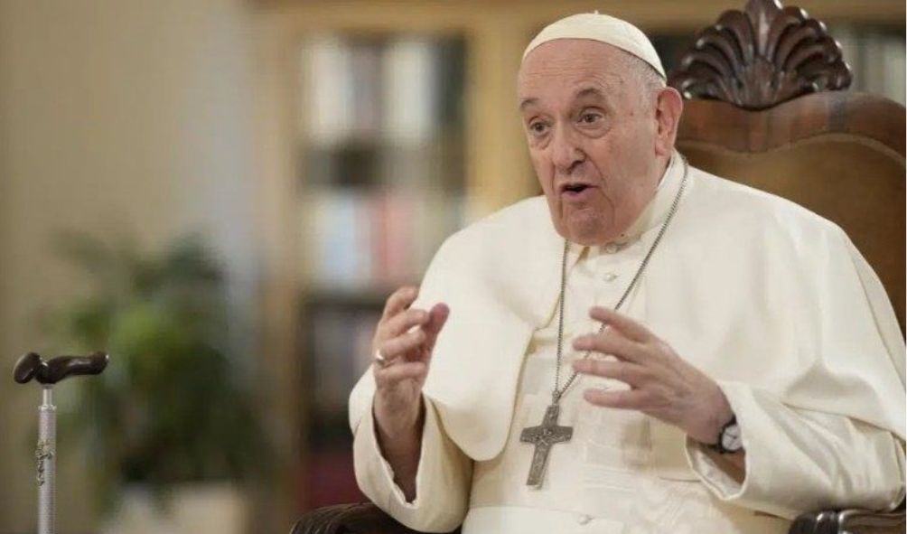 Pope Sees 'Hypocrisy' In Those Who Criticise LGBT Blessings