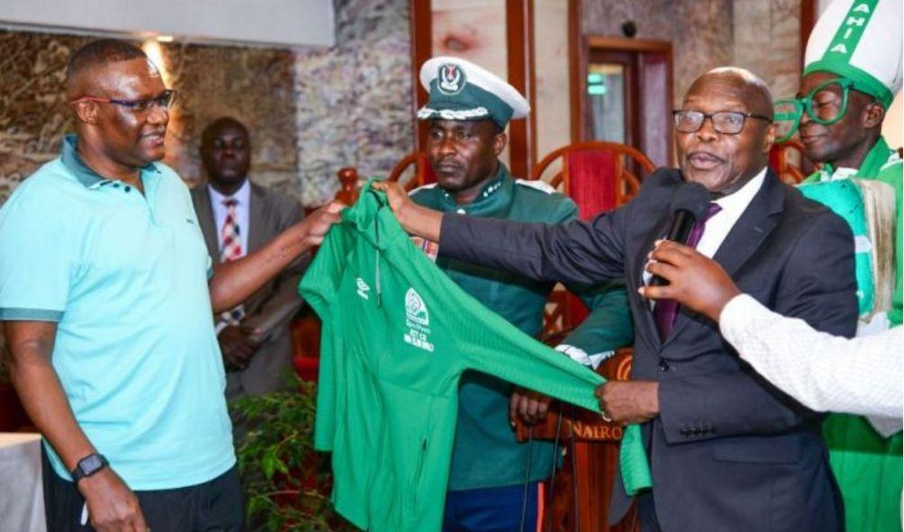 Gor Mahia Receives Ksh 800K from Interior CS Eliud Owalo