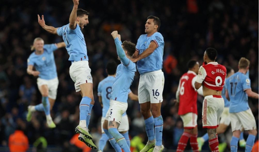 Man City Dominates Arsenal 4-1, Closing in on Top Spot