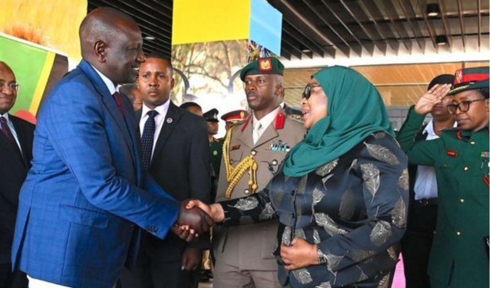 Kenyan President William Ruto(left) and Samia Suluhu