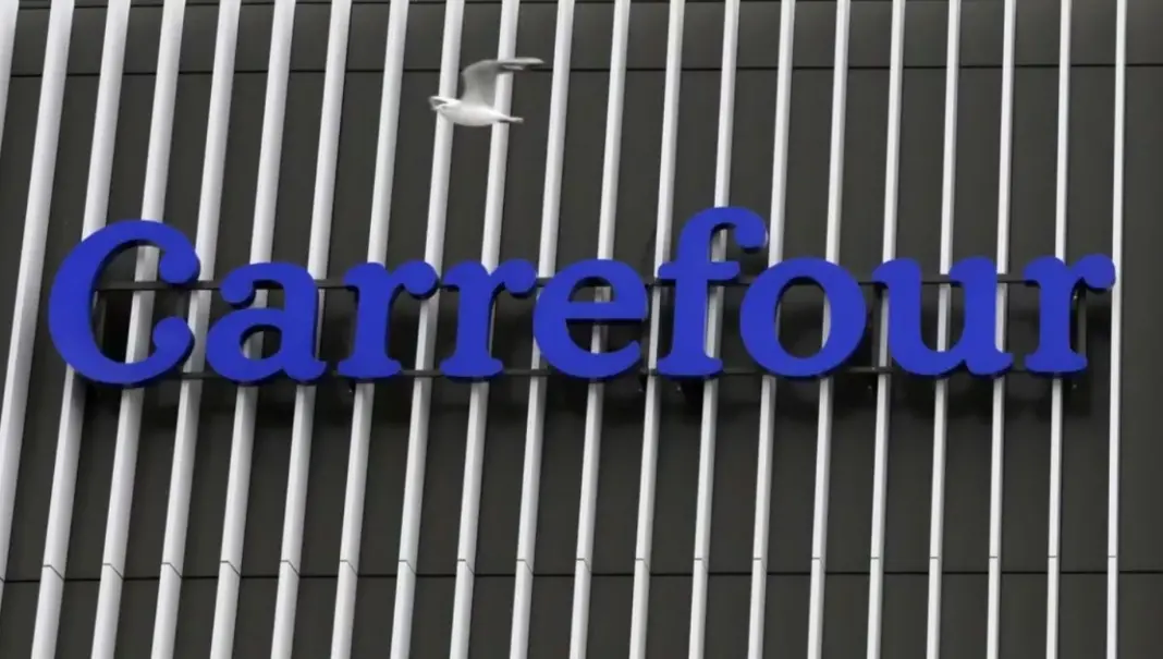 The logo of Carrefour is seen at a Carrefour Hypermarket store in Nice, France, February 17, 2021. REUTERS/Eric Gaillard