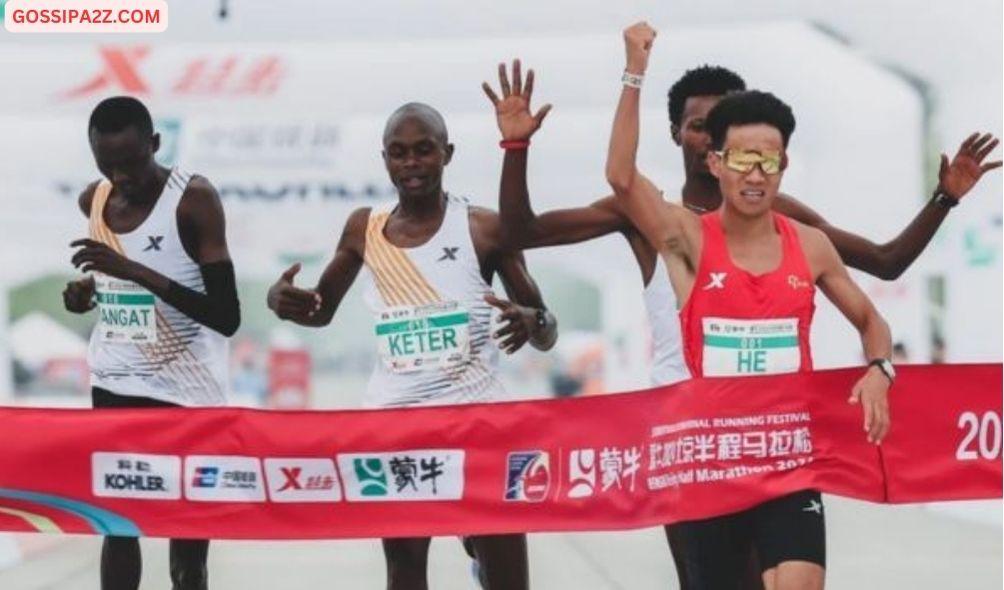 He Jie (in red) winning the Beijing Half Marathon on Sunday, April 14, 2024