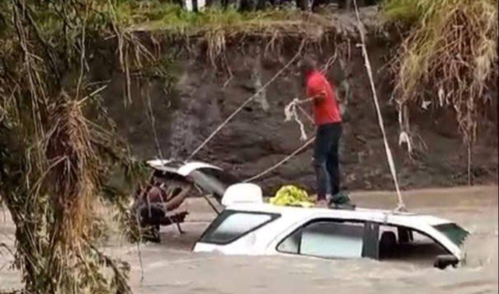 The body of Chief InspectorCyprian Walunya Kasil being retrieved from River Kware.