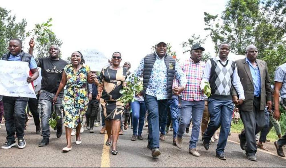 Embu leaders led by deputy governor Justus Mugo (in white cap), Kagaari South MCA Susan Wairimu and woman rep Njoki Njeru during demos along the Embu-Meru highway at Ena area in Embu on Saturday, May 25, 2024.