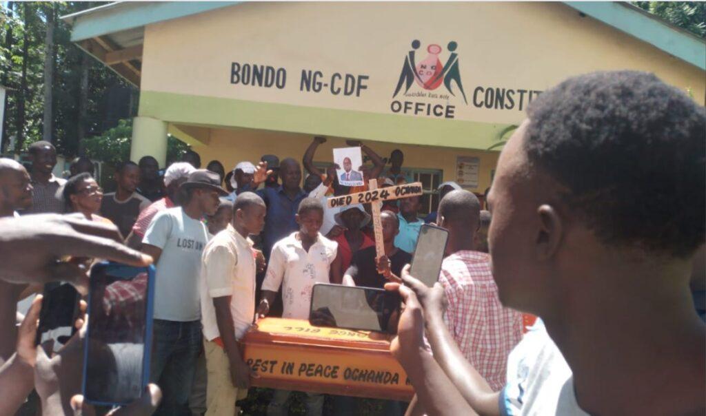 Bondo Sub-County residents stage demonstrations after their MP voted in favour of the Finance Bill 2024.