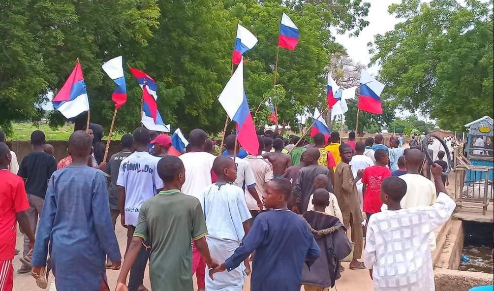 Nigeria arrests protesters with Russian flags