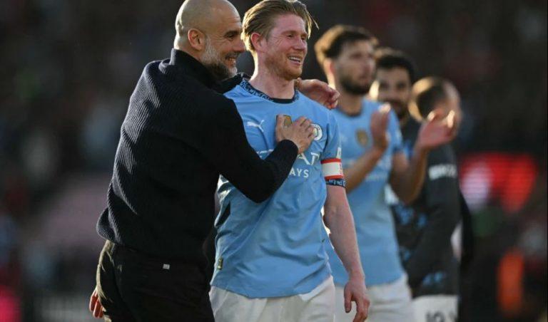 Manchester City's Spanish manager Pep Guardiola (L) celebrates with Manchester City's Belgian midfielder #17 Kevin De Bruyne (R) after the English FA Cup quarter-final football match between Bournemouth and Manchester City at the Vitality Stadium in Bournemouth, on the south coast of England on March 30, 2025. City won the game 2-1. (Photo by JUSTIN TALLIS / AFP)