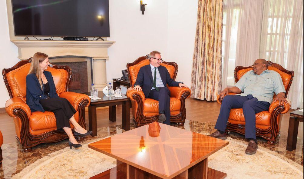 Former President Uhuru Kenyatta and the team from the British High Commission led by Neil Wigan.