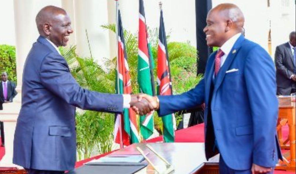 President Ruto(l) and Itumbi(r)