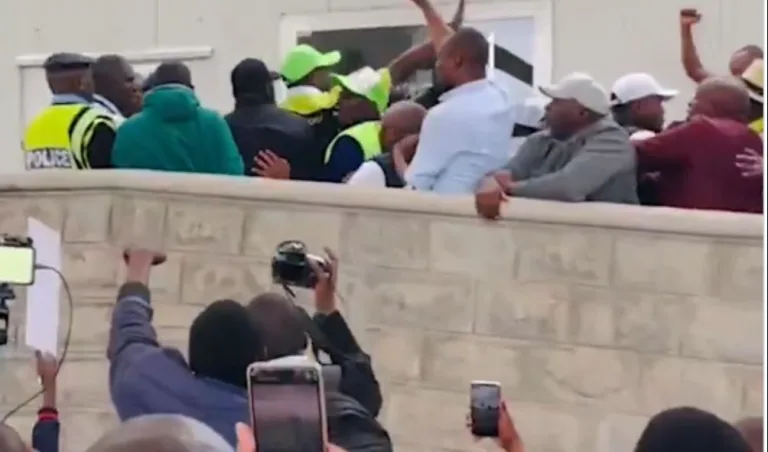 Chaos at JKIA as DCP Supporters Clash with Police During Rigathi Gachagua’s Return(Video) DCP Party supporters engage police in a push as they welcome their leader, Rigathi Gachagua, from his US tour